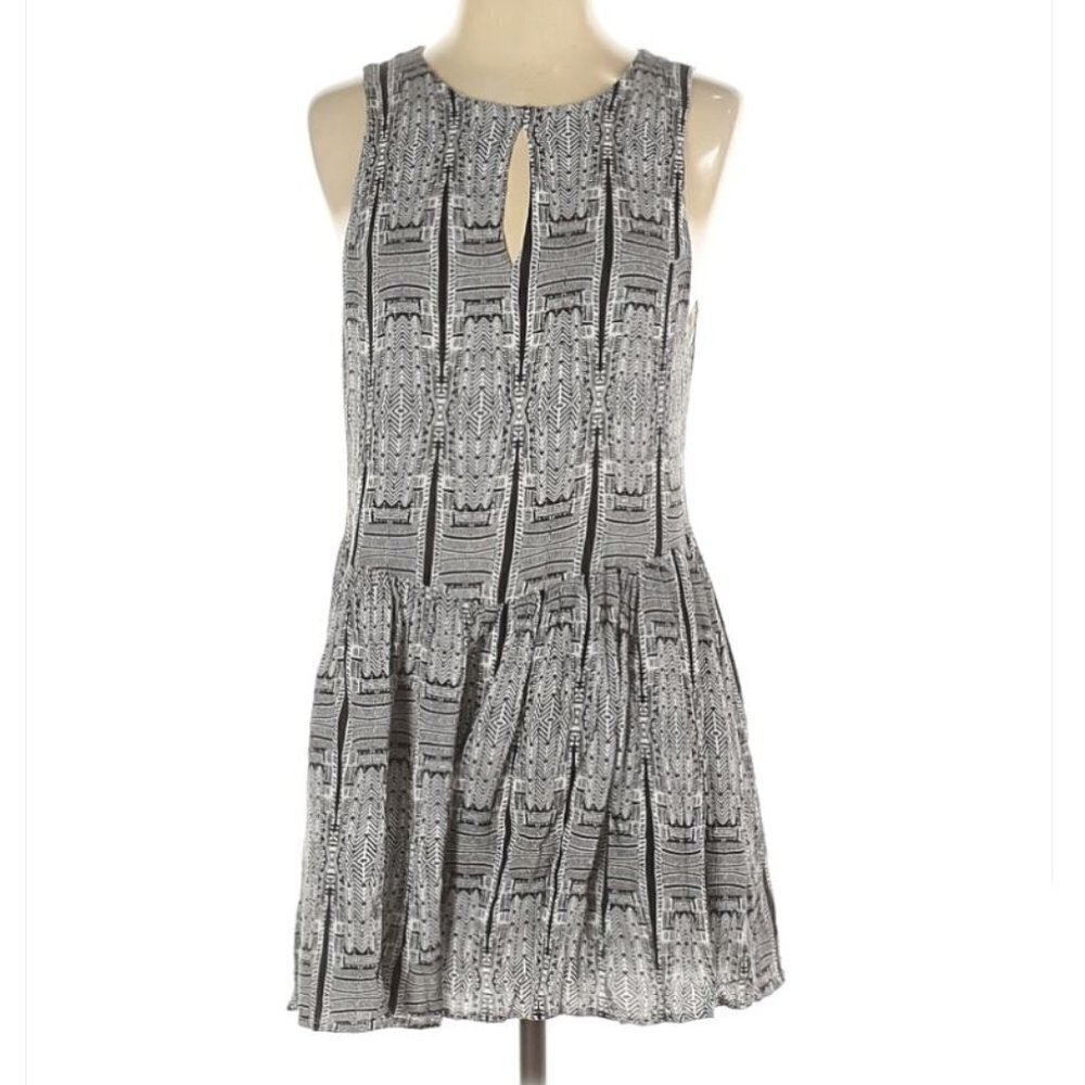 NEW Paper Crane Sleeveless Keyhole Cut Out Patterned Romper Dress Size Small
